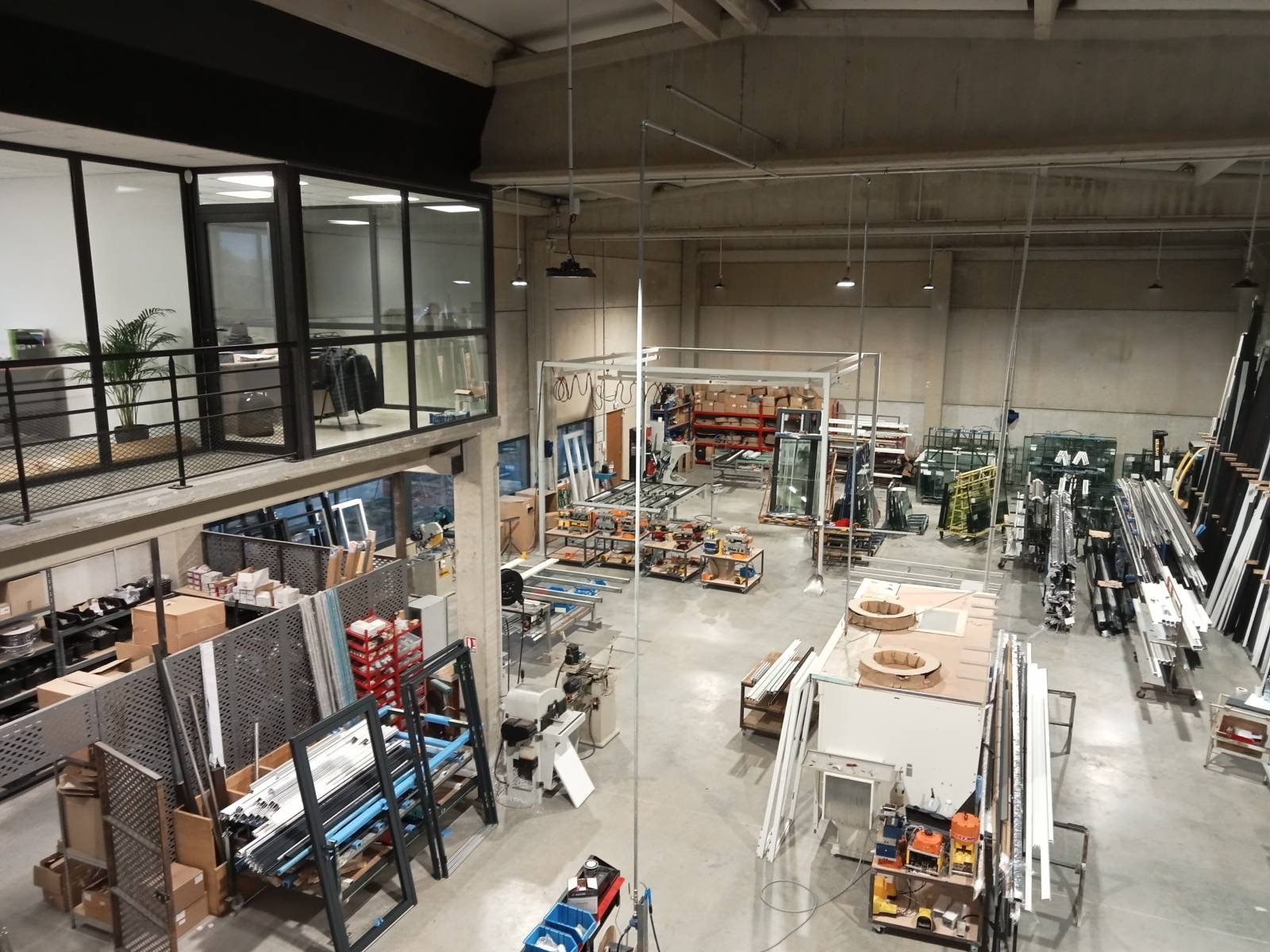 Fabricant de portes aluminium gamme INITIAL pour les professionnels de la rénovation et de programmes neufs dans le Var