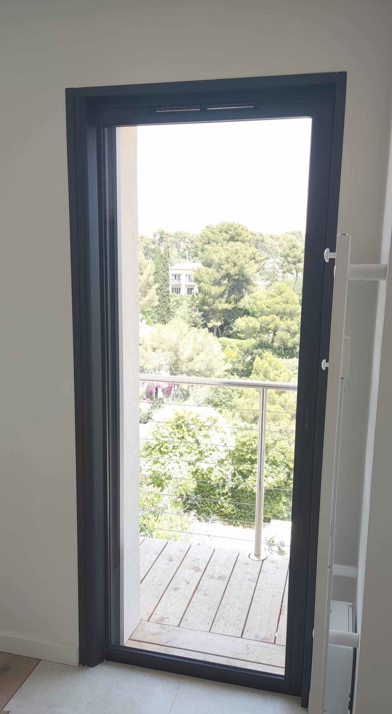 Fabricant de fenêtres et portes-fenêtres aluminum Initial pour les professionnels du Var et de la région PACA
