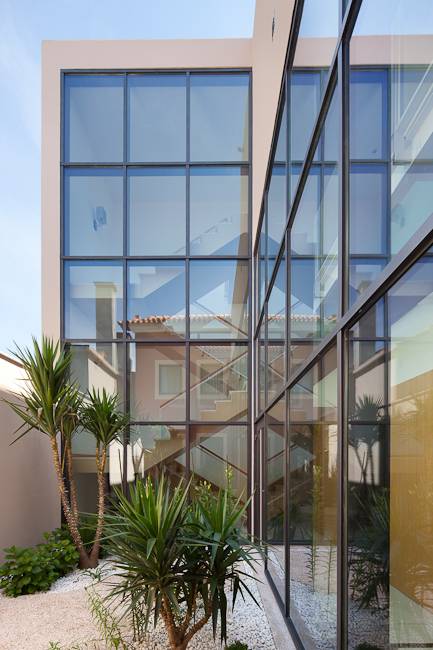 Fabricant de menuiserires aluminium hors normes dans le Var (83) pour les professionnels