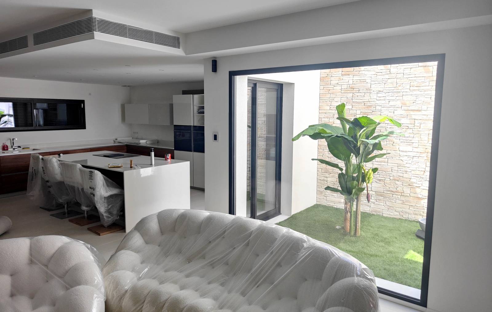 Fabricant de châssis fixes en aluminium Initial dans le Var pour les professionnels du bâtiment