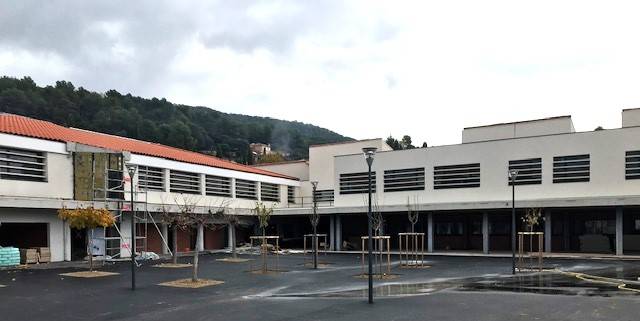 Réalisation des menuiseries aluminium du collège d'Aups dans le Var
