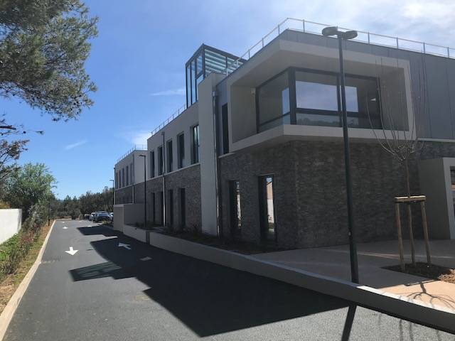 Fabrication de menuiseries aluminium pour bâtiments administratifs et commerciaux