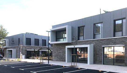 Fabrication de menuiseries aluminum Initial pour le pôle d'activités de Cuers dans le Var