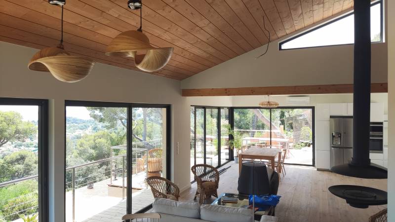 Coulissant grandes ouvertures pour maison moderne à Carqueiranne près de Toulon dans le Var