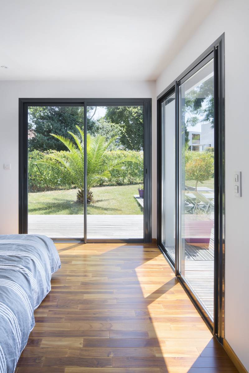 Fenêtre INITIAL à ouvrant semi visible VAR