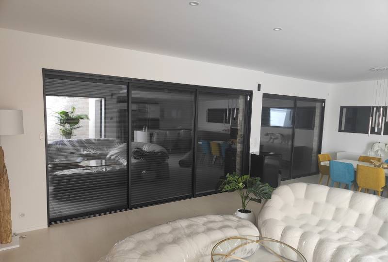 Baie coulissante multirails alu à ouverture panoramique VAR et PACA